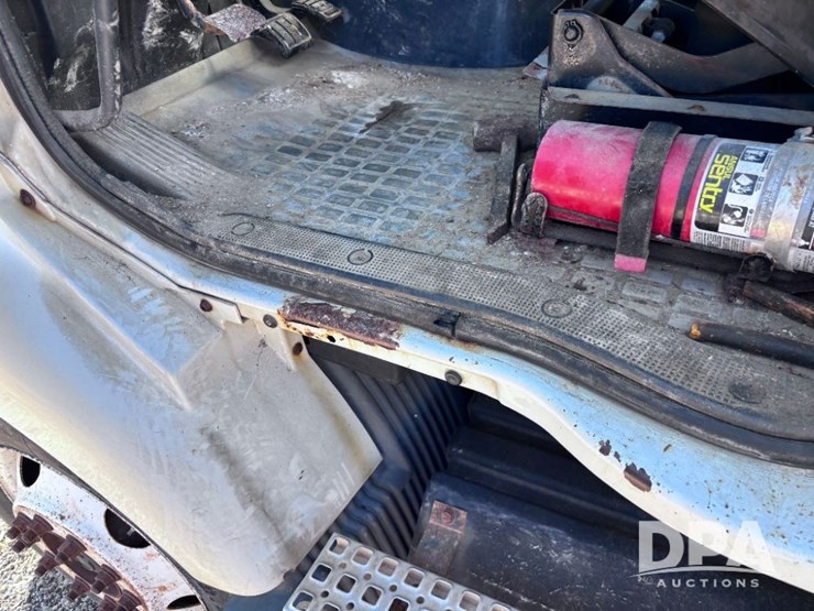 2003-volvo-10-image-94