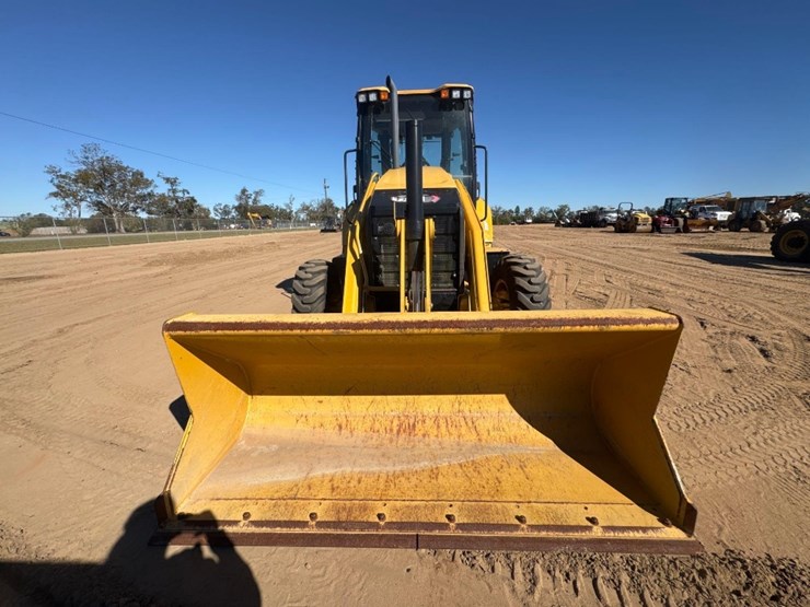 caterpillar-420-image-3