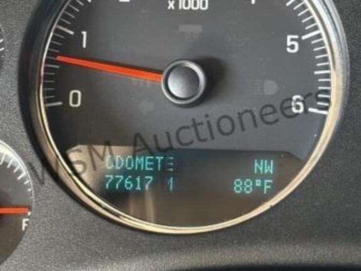 2014-chevrolet-tahoe-image-16