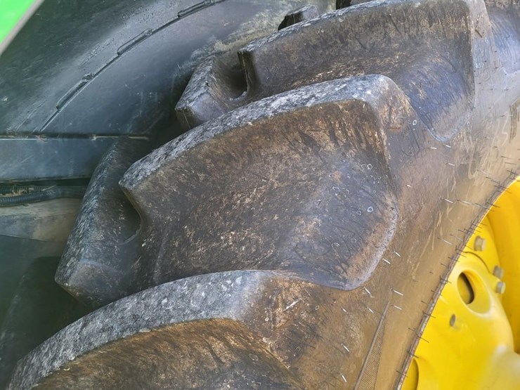 2011-john-deere-8235r-image-21