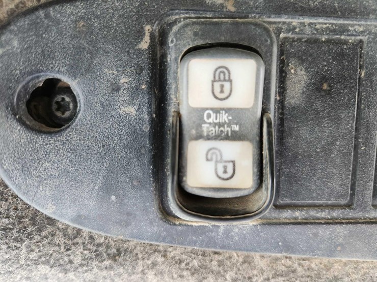 2005-john-deere-250-image-12