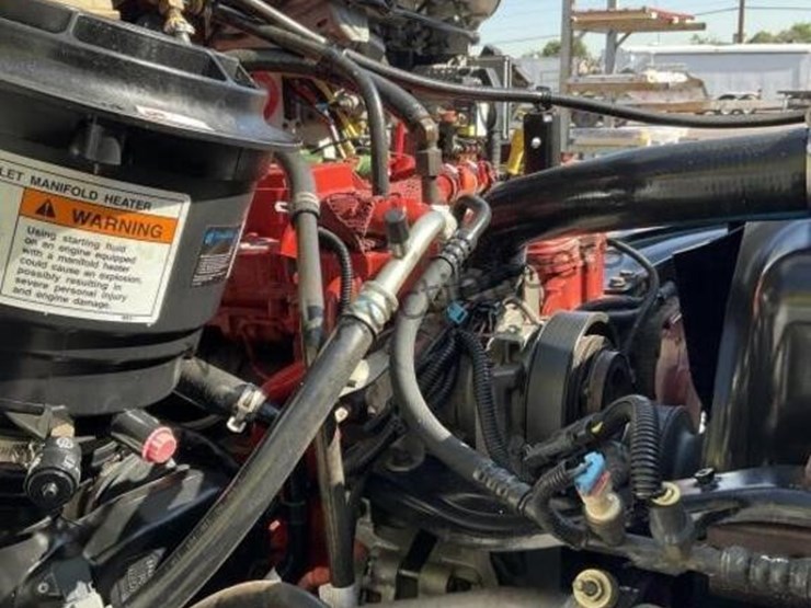 2011-freightliner-m2-digger-derrick-image-24