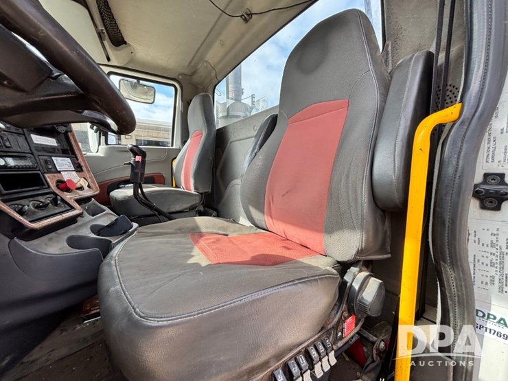 2010-international-prostar-image-73