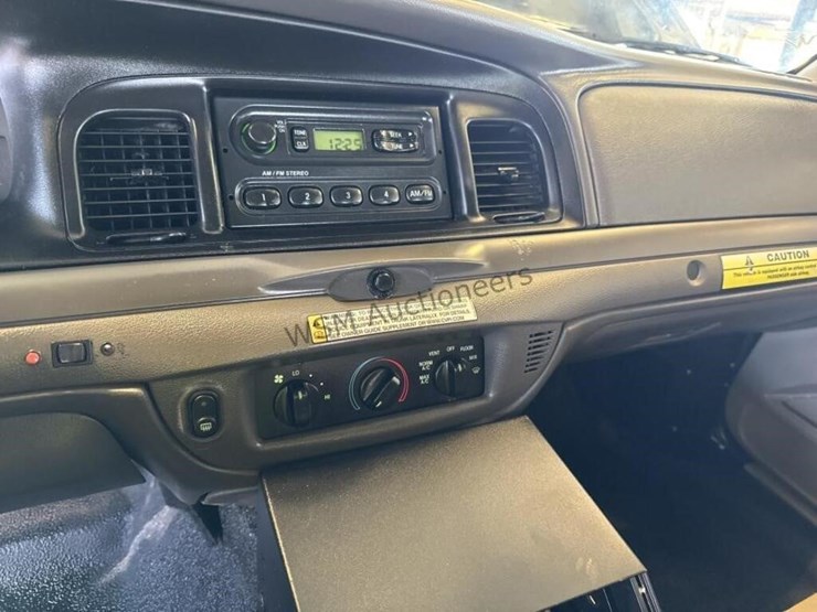 2009-ford-crown-victoria-sdn-image-21