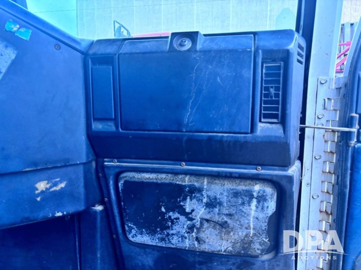 2001-freightliner-fld112-image-67