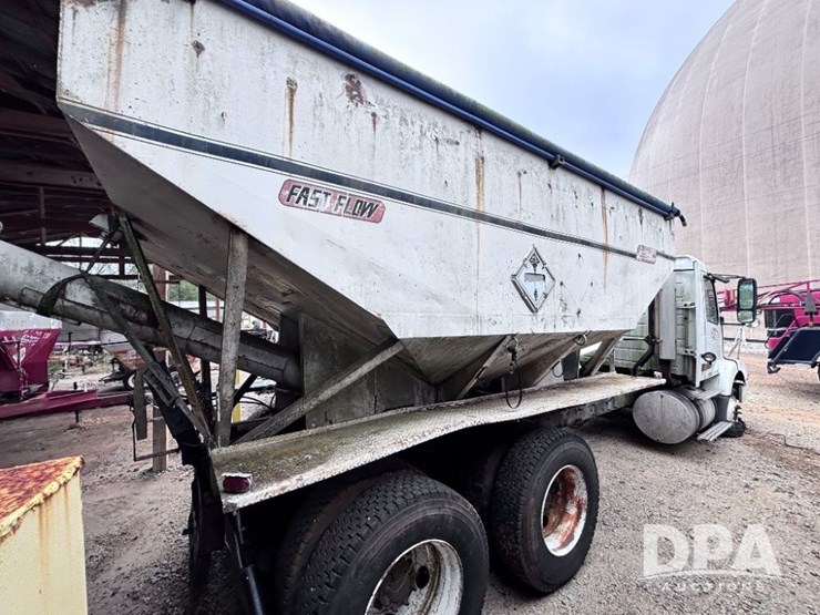 2003-volvo-10-image-9