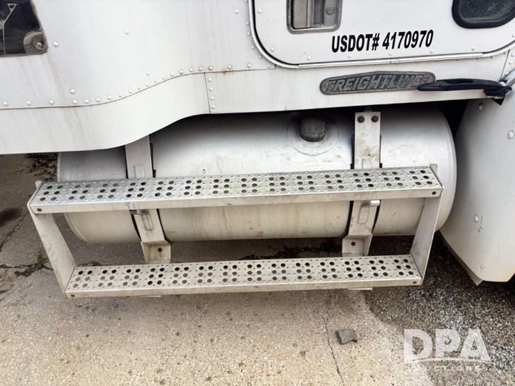 1994-freightliner-fld120-image-42