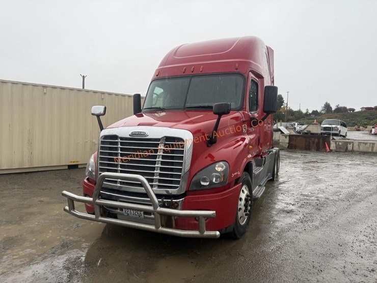 2015-freightliner-cascadia-113-image-4