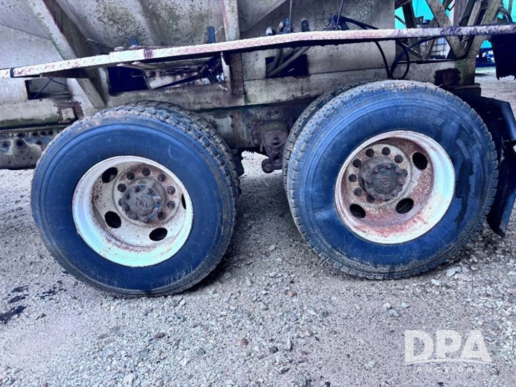 2003-volvo-10-image-36