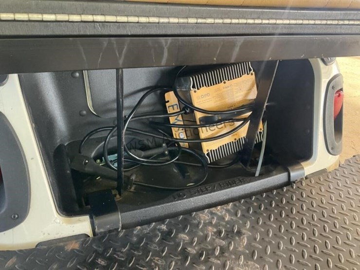 2013-ez-go-freedom-rxv-golf-cart-image-10