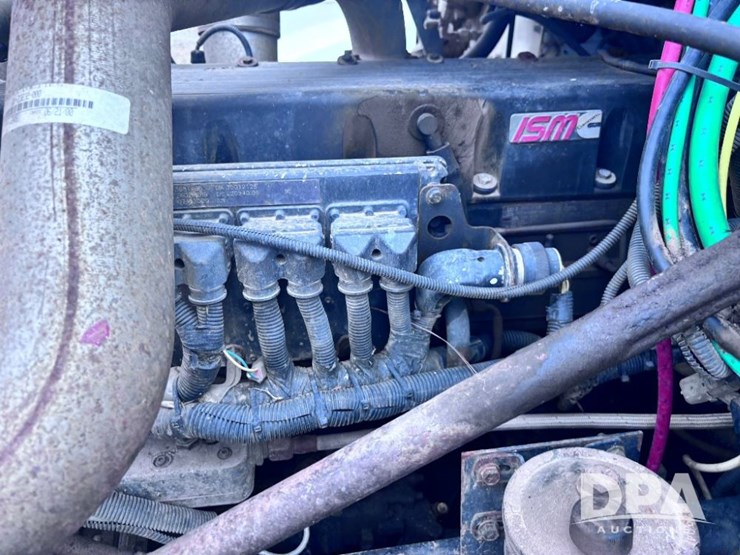 2001-freightliner-fld112-image-56