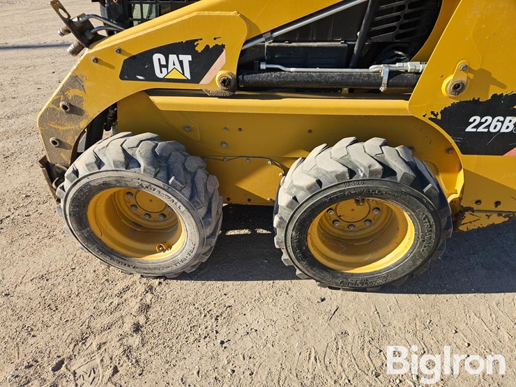 2013-caterpillar-226b3-image-19