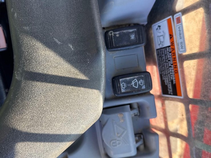 kubota-svl75-2-image-28