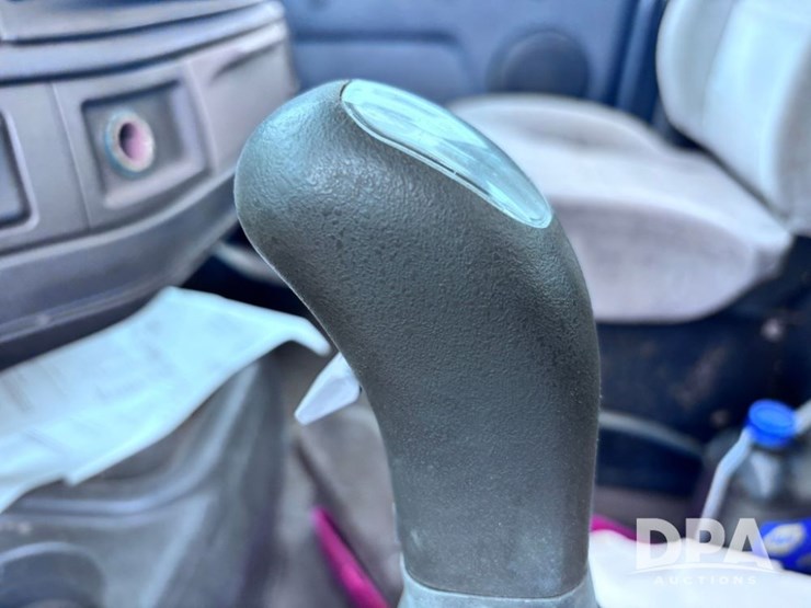 2003-volvo-10-image-79