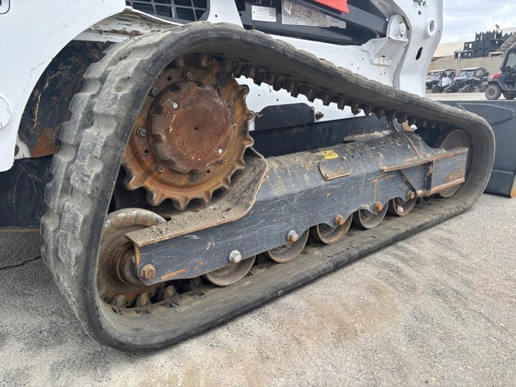 2019-bobcat-t740-image-16