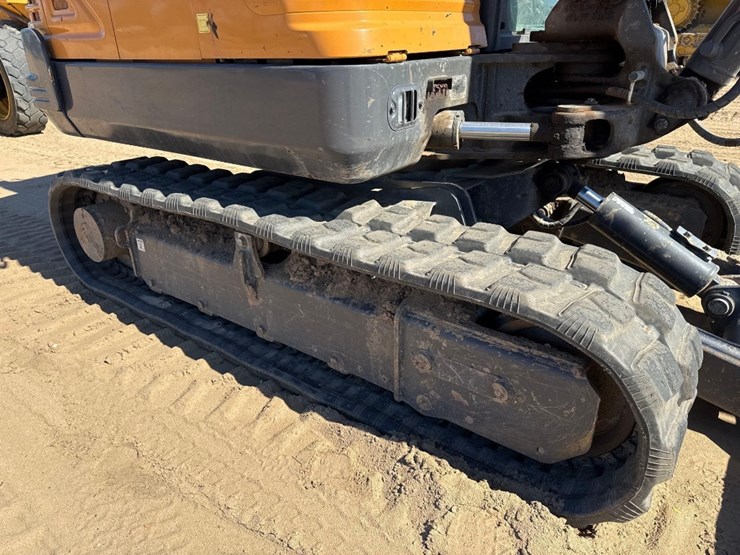 2022-case-cx57c-image-13