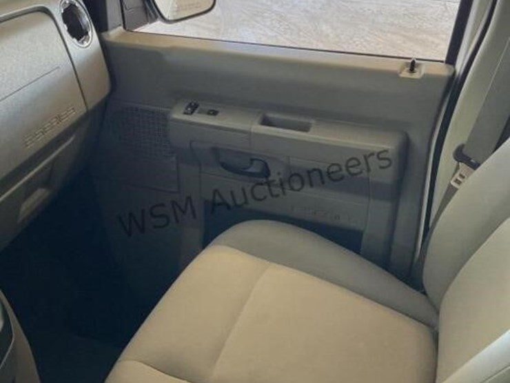 2009-ford-e350-image-22