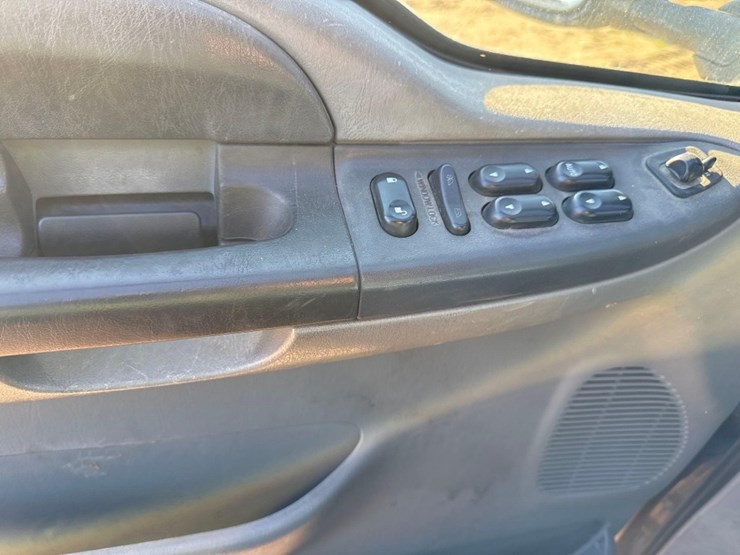 2003-ford-f350-xlt-image-25