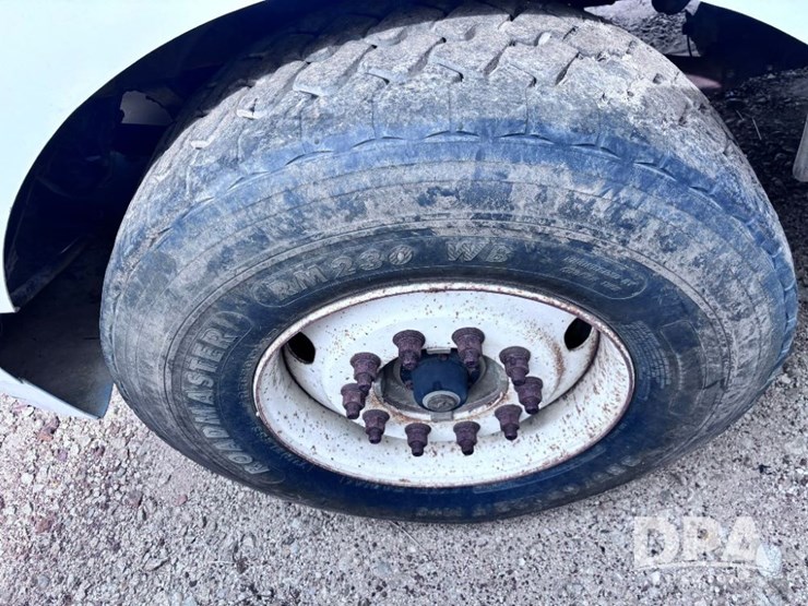 2005-kenworth-t300-image-18