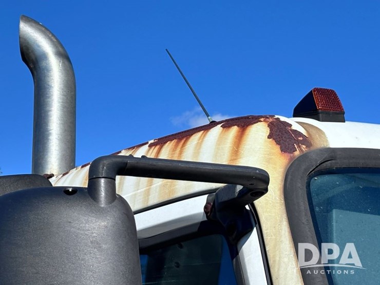 2003-volvo-10-image-62