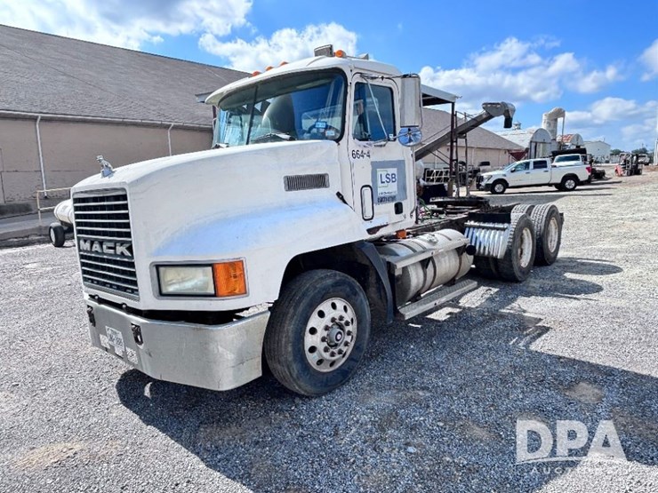 1993-mack-ch613-image-1