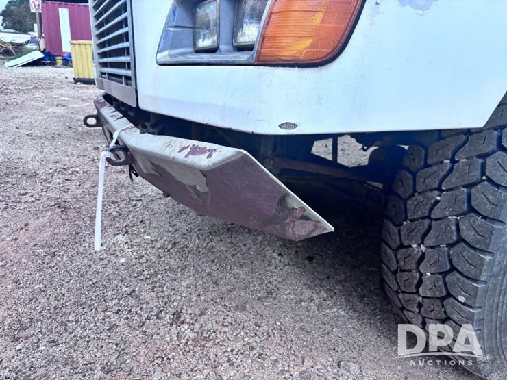 2001-freightliner-fld112-image-20