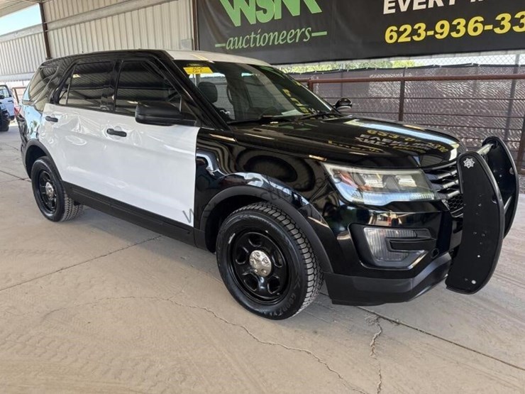 2016-ford-explorer-image-2