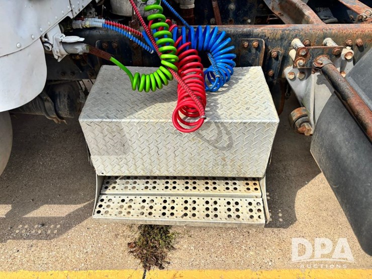 1994-freightliner-fld120-image-24