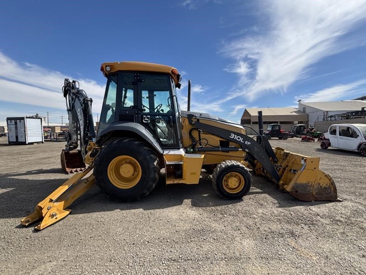 2020-deere-310l-ep-image-7