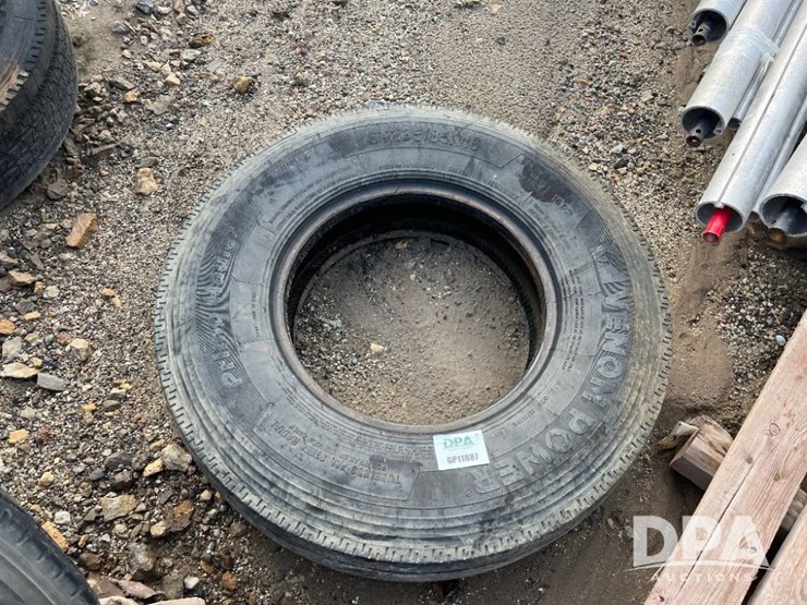 (1)-truck-tire-(gp11887)-image-1