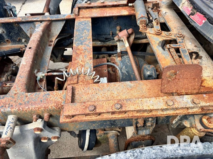 1994-freightliner-fld120-image-27