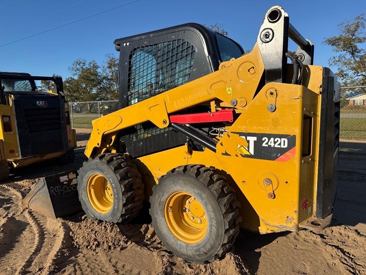 caterpillar-242d-image-8