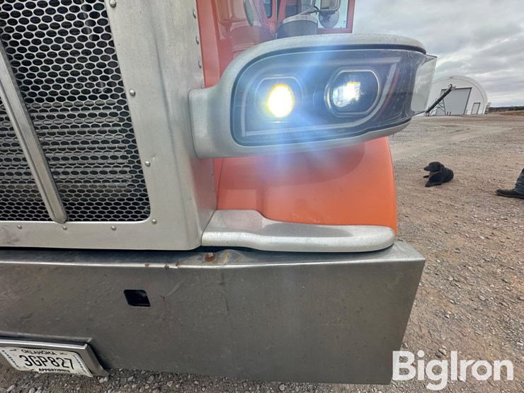 2009-peterbilt-389-image-17