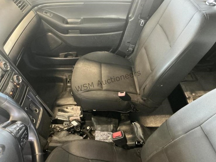 2017-ford-explorer-image-18