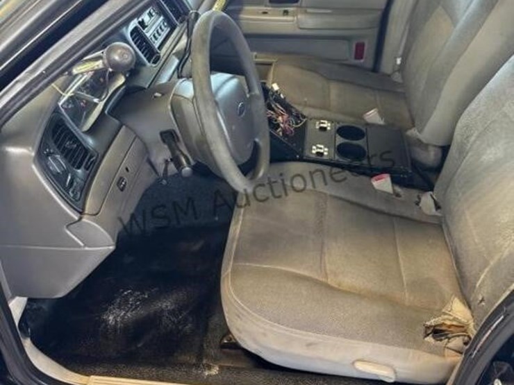 2009-ford-crown-victoria-sdn-image-24