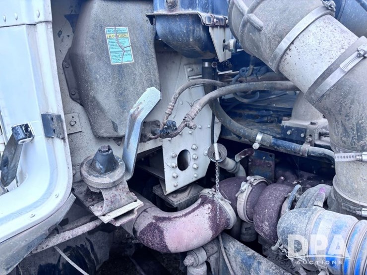 2001-freightliner-fld112-image-62