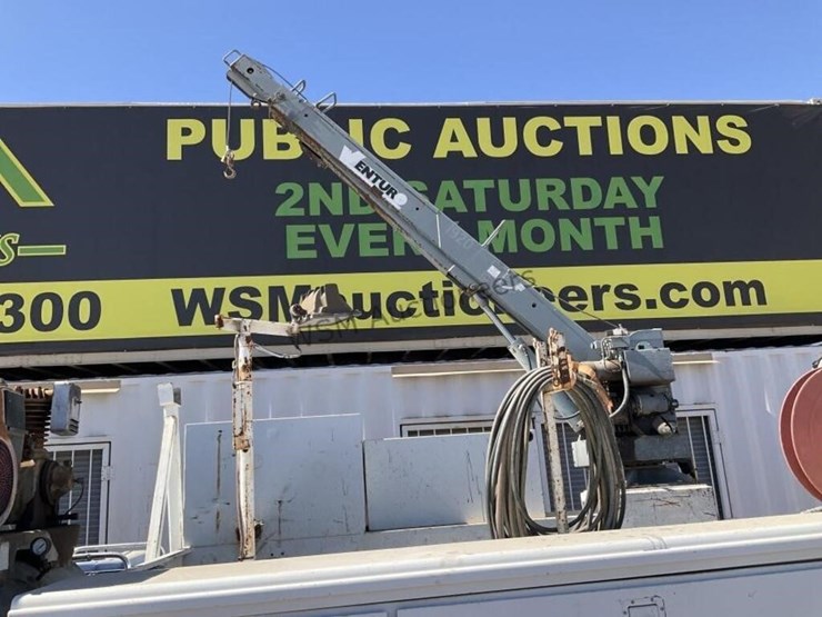 2005-ford-f550-image-31