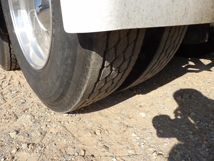 2005-kenworth-w900l-image-10