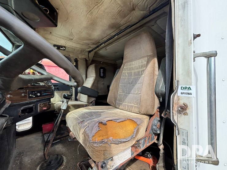 1994-freightliner-fld120-image-71