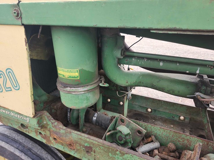 john-deere-520-image-13