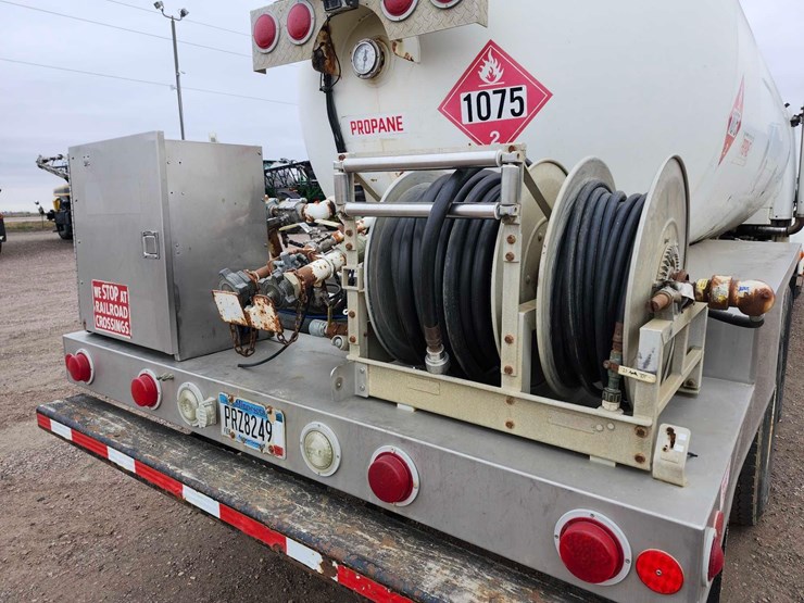 freightliner-propane-truck-image-16