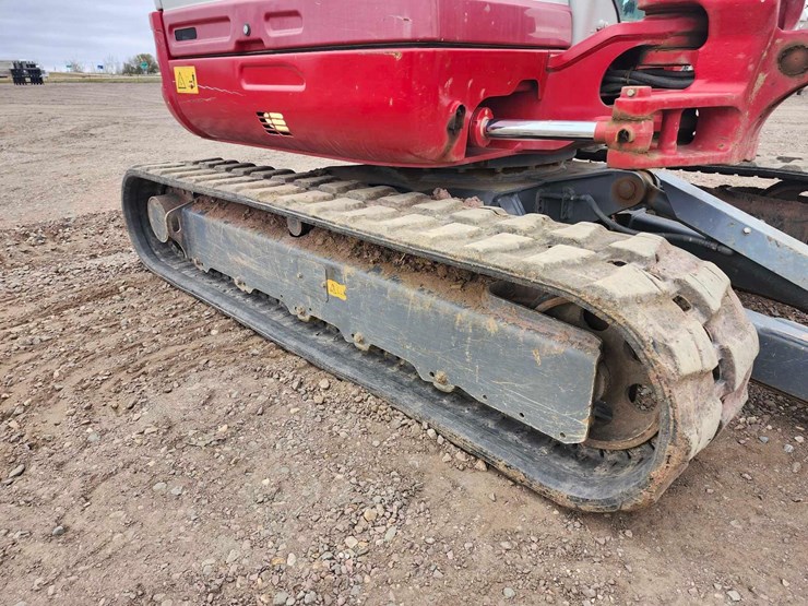 2015-takeuchi-tb260-mini-excavator-image-10