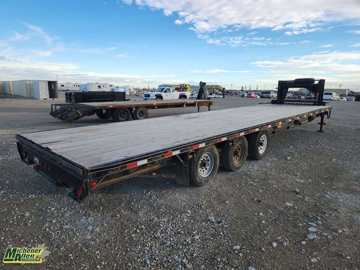 2013-custom-trailer-image-3