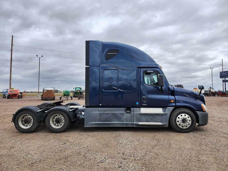 2017-freightliner-cascadia-image-4