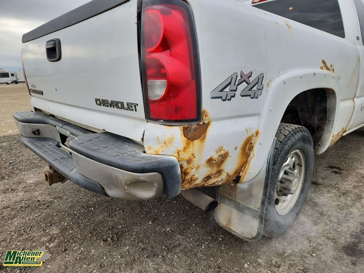 2004-chevrolet-silverado-2500-image-37