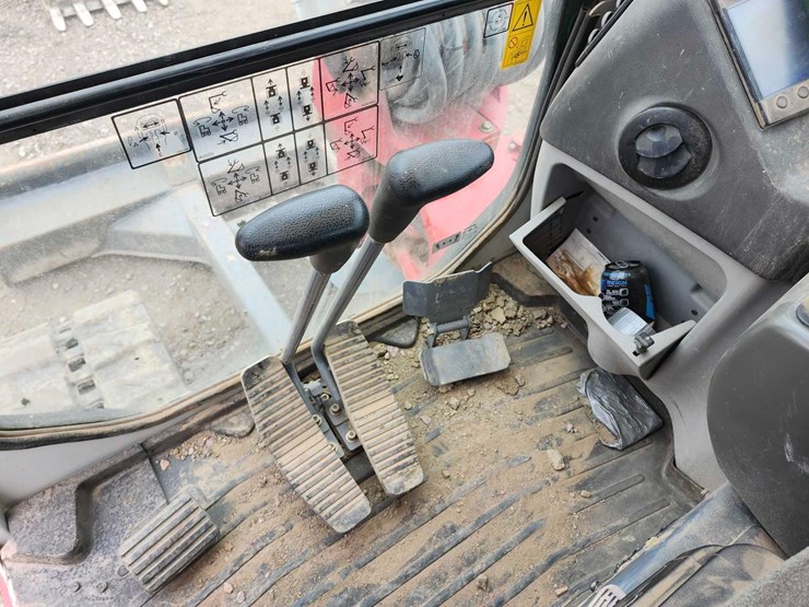 2015-takeuchi-tb260-mini-excavator-image-29