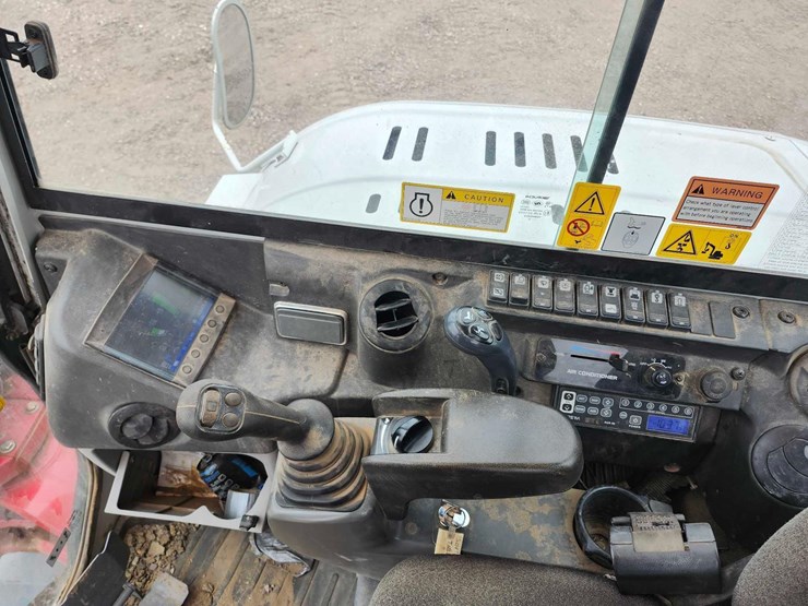 2015-takeuchi-tb260-mini-excavator-image-30