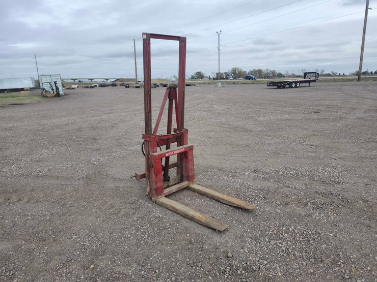 westendorf-forklift-image-2