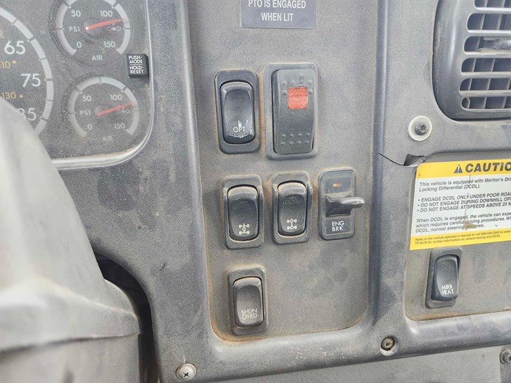 freightliner-propane-truck-image-33