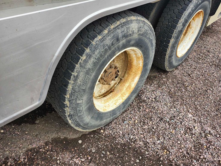 freightliner-propane-truck-image-39